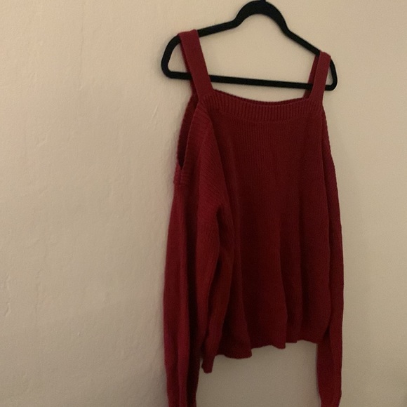 Sweater to show off your shoulders - Picture 2 of 4